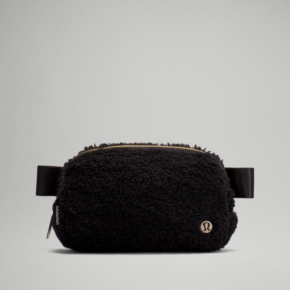 lululemon athletica Handbags - LULULEMON ATHLETICA | Everywhere Belt Bag *Fleece in Black
